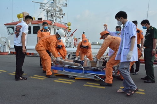 Tiếp nhận thuyền viên nước ngoài bị tai nạn lao động trên biển